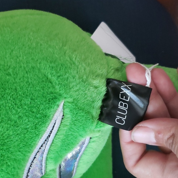 Dollskill Club Exx Green Alien Plushie - Picture 6 of 7